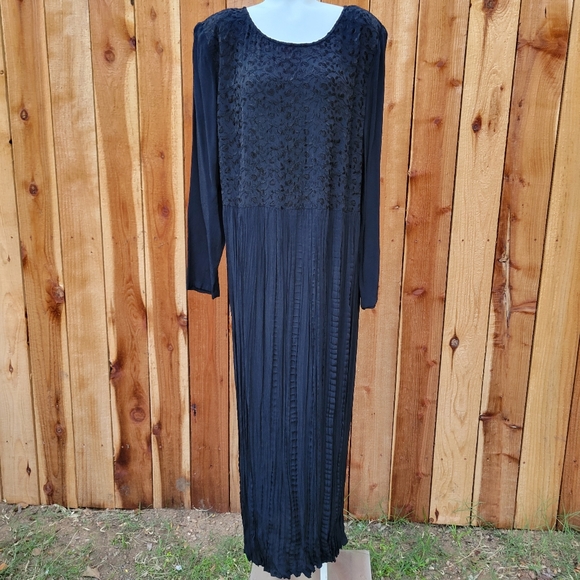 Black Broomstick Pleated Long Sleeve Dress Plus Size 18W - Picture 1 of 5